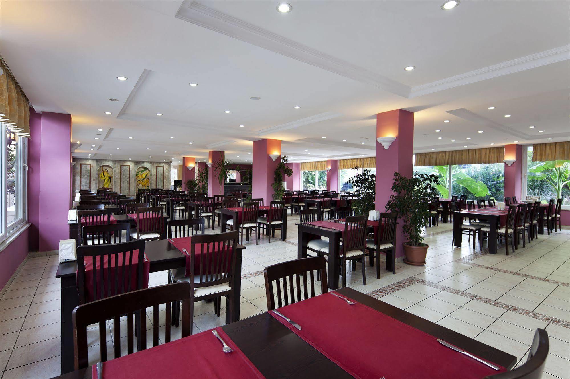 Larissa Garden Hotel 凯梅尔 外观 照片