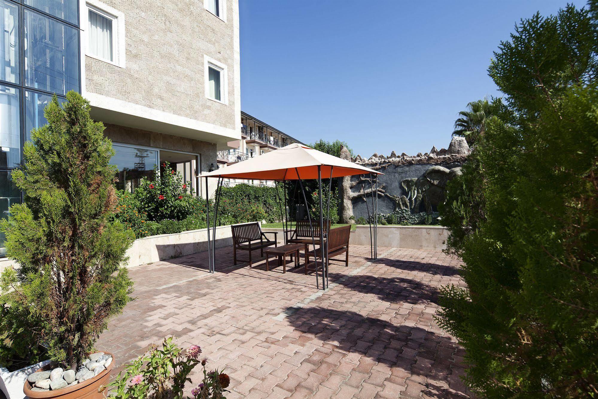 Larissa Garden Hotel 凯梅尔 外观 照片